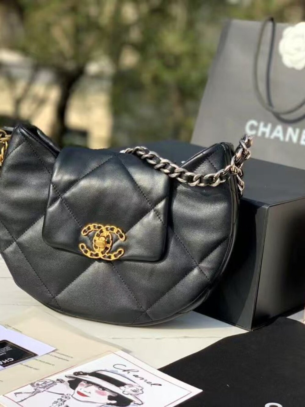 Classic CHANEL Bag: A Stylish and Versatile Choice for Elegance